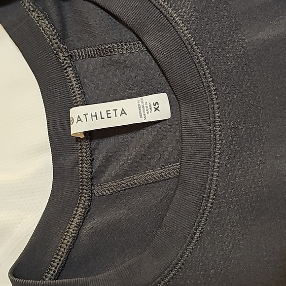 Set of 3 ATHLETA Momentum tees size XS - Picture 2 of 10